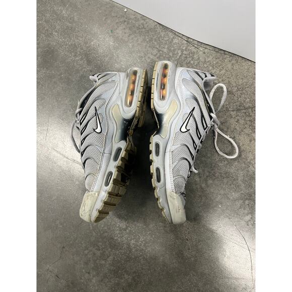 Nike Air Max Plus TN Mens Size 8 Wolf Gray Black Athletic Running Shoes Sneakers - Picture 3 of 5